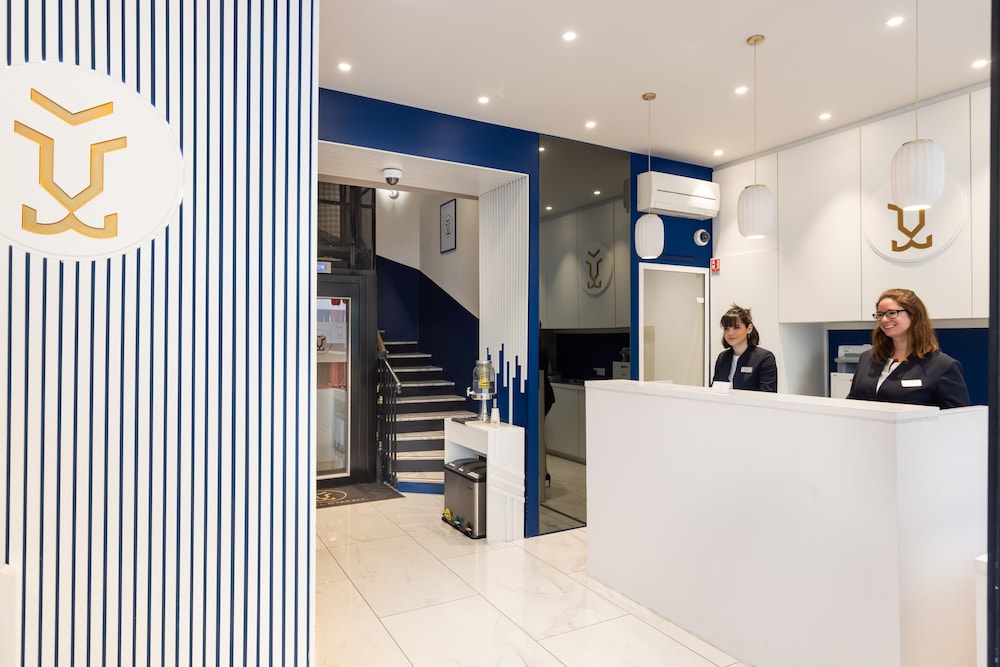 Hotel Byakko Nice — Hotel building in Nice, Provence-Alpes-Cote d'Azur