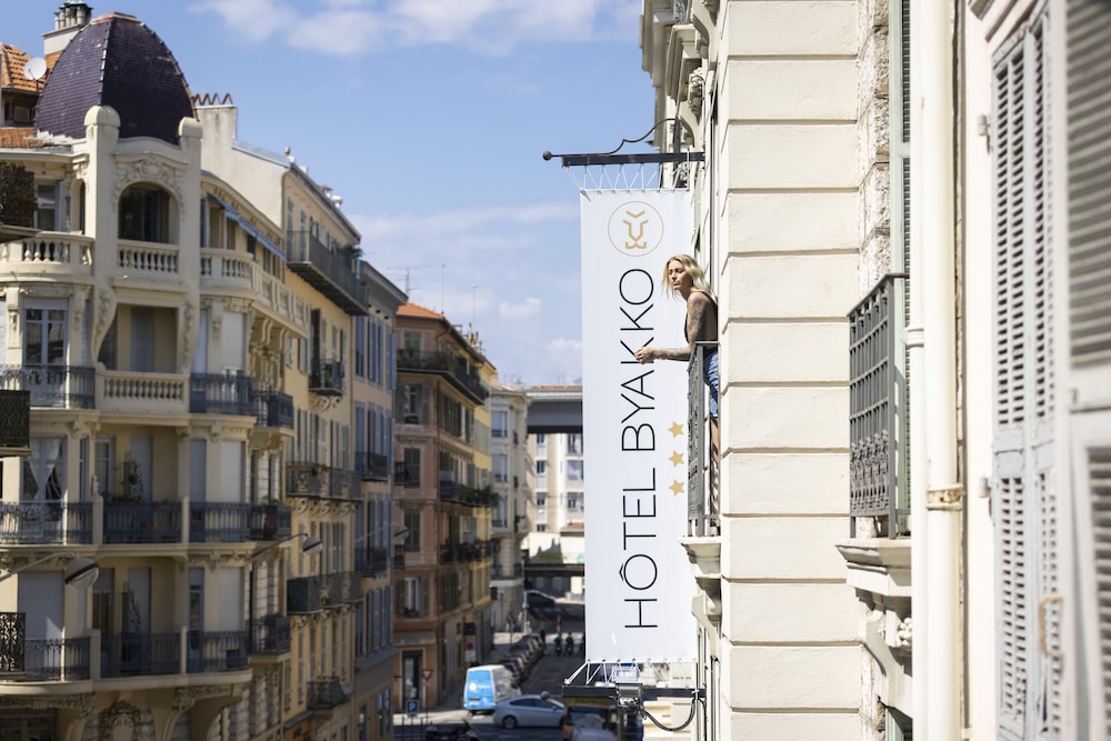 Hotel Byakko Nice — Hotel building in Nice, Provence-Alpes-Cote d'Azur