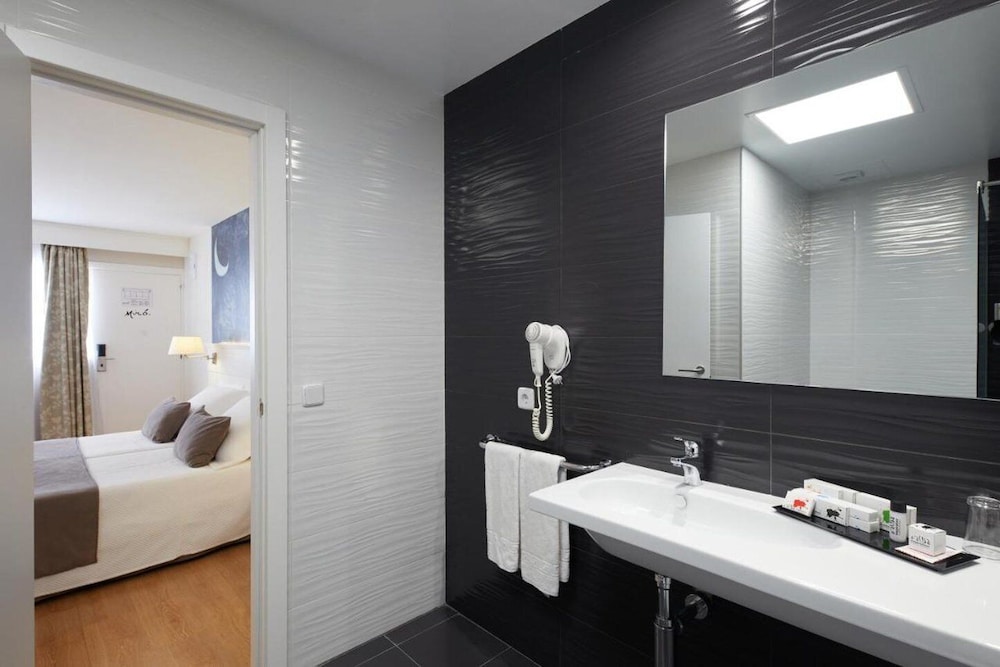 Hotel Joan Miró Museum — Hotel rooms in Palma de Mallorca, Balearic Islands