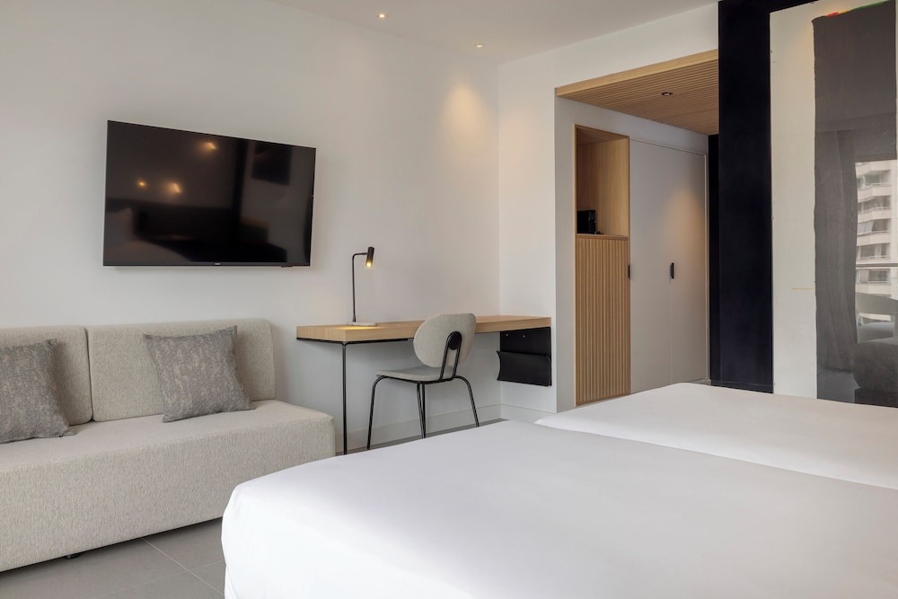 HM Jaime III Hotel — Hotel rooms in Palma de Mallorca, Balearic Islands