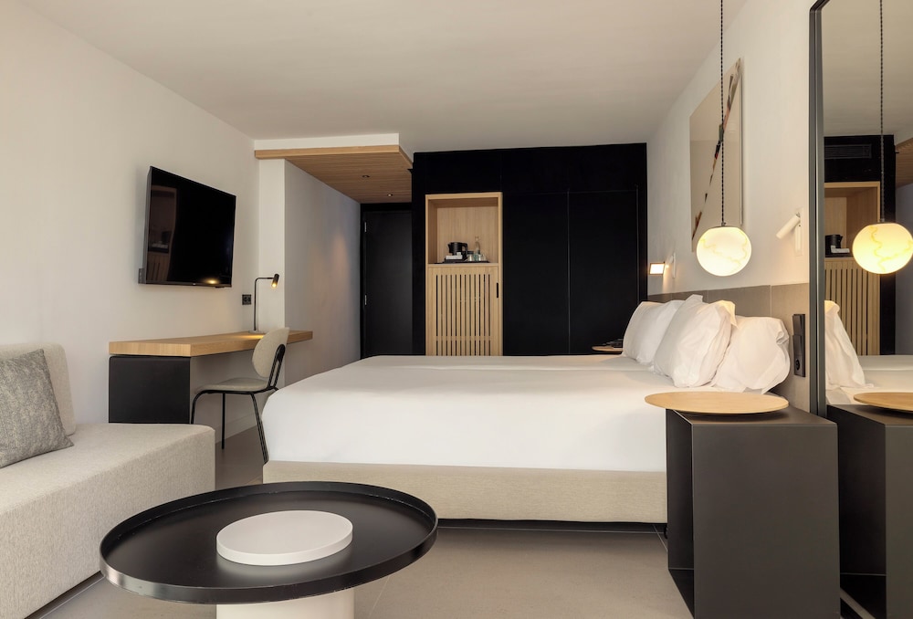 HM Jaime III Hotel — Hotel rooms in Palma de Mallorca, Balearic Islands