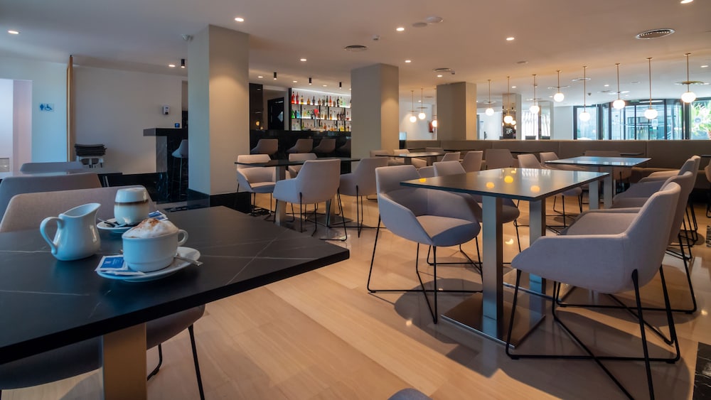 Hotel Isla Mallorca & Spa — Restaurant & bars in Palma de Mallorca, Balearic Islands