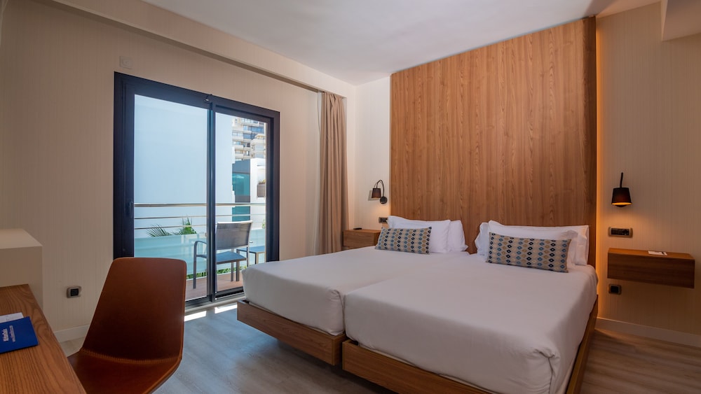 Hotel Isla Mallorca & Spa — Hotel rooms in Palma de Mallorca, Balearic Islands