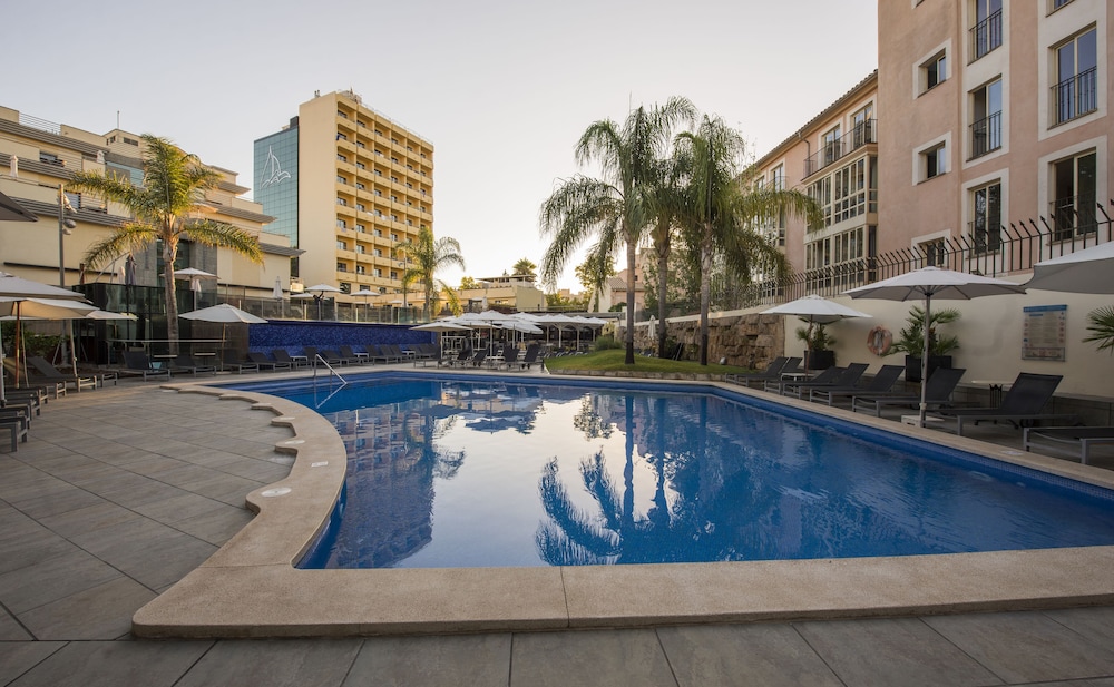 Hotel Isla Mallorca & Spa — Swimming pool in Palma de Mallorca, Balearic Islands