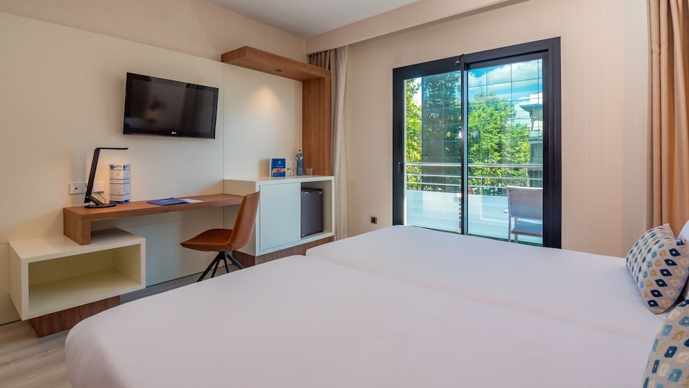 Hotel Isla Mallorca & Spa — Hotel rooms in Palma de Mallorca, Balearic Islands