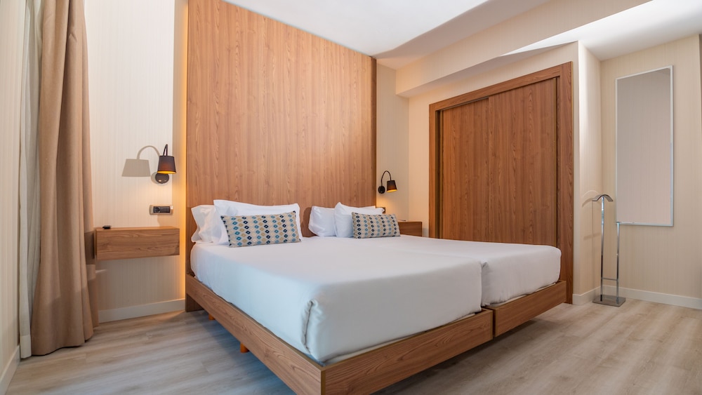 Hotel Isla Mallorca & Spa — Hotel rooms in Palma de Mallorca, Balearic Islands