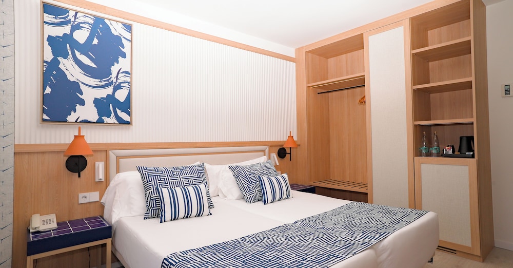 Hotel Isla Mallorca & Spa — Hotel rooms in Palma de Mallorca, Balearic Islands