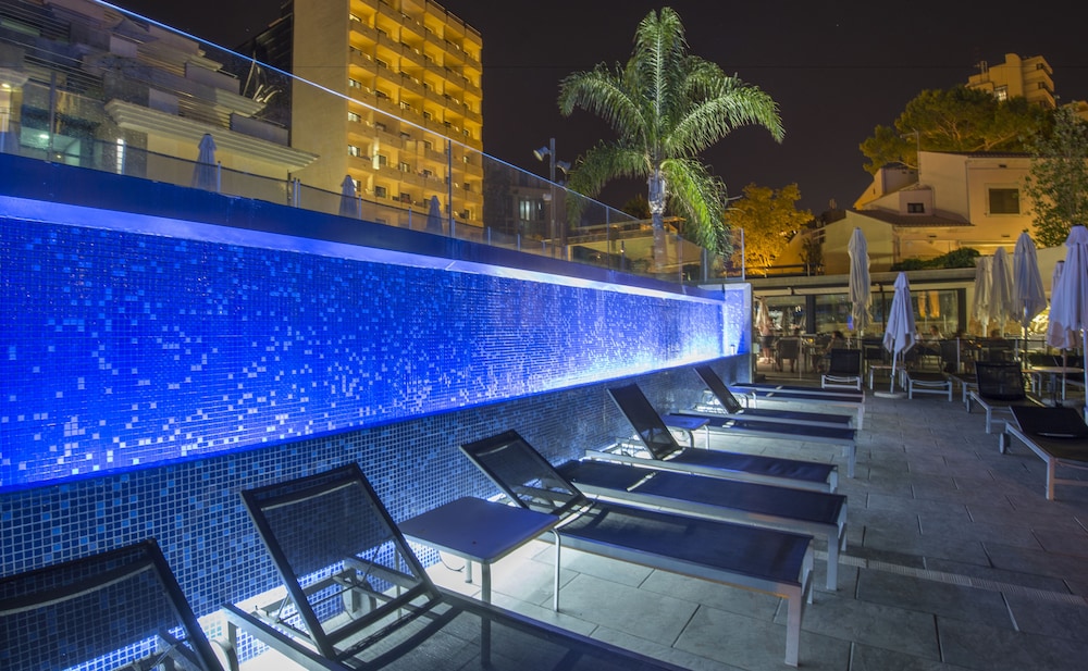 Hotel Isla Mallorca & Spa — Swimming pool in Palma de Mallorca, Balearic Islands