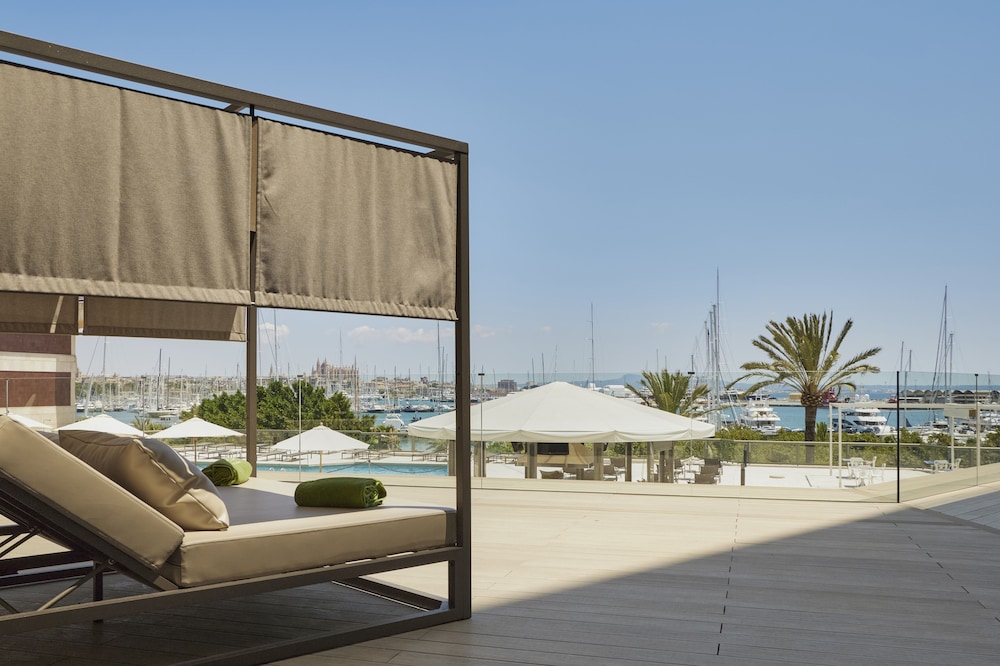 Melia Palma Marina — Swimming pool in Palma de Mallorca, Balearic Islands