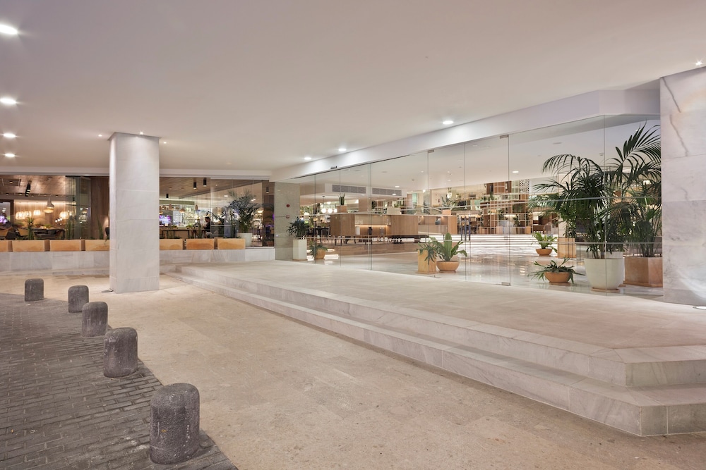 Melia Palma Marina — Hotel building in Palma de Mallorca, Balearic Islands