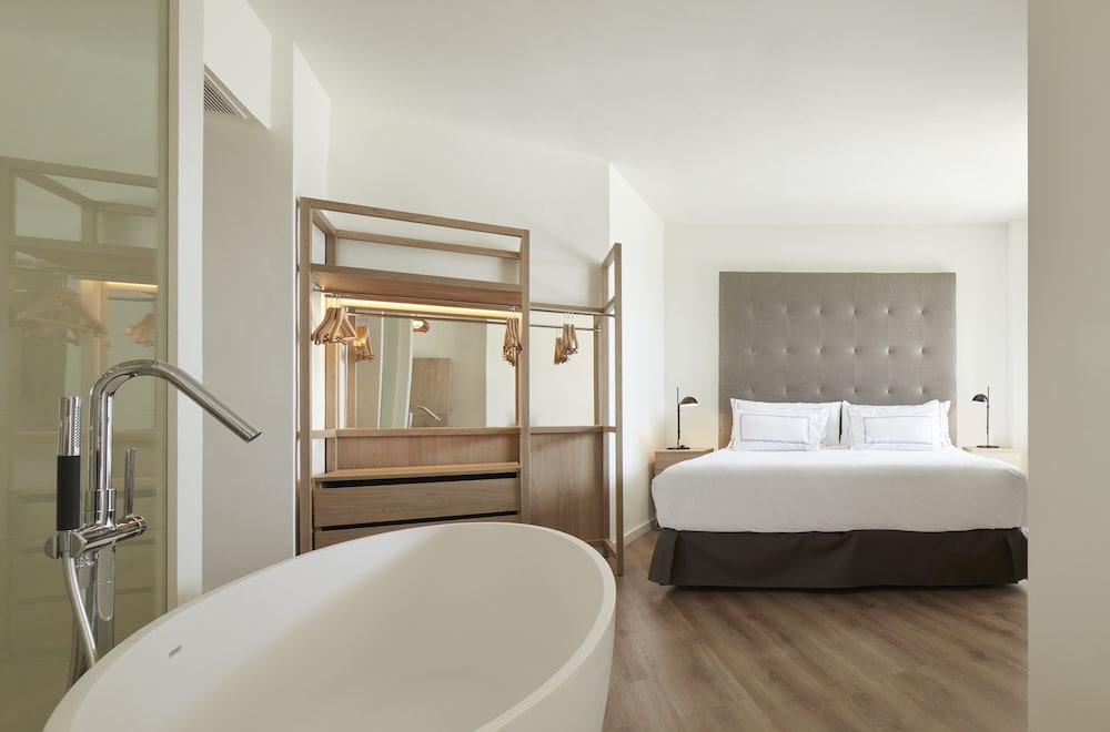 Melia Palma Marina — Hotel rooms in Palma de Mallorca, Balearic Islands