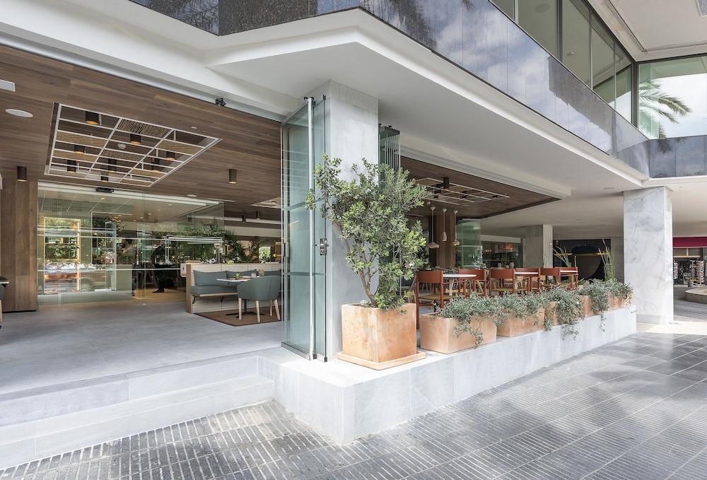 Melia Palma Marina — Restaurant & bars in Palma de Mallorca, Balearic Islands