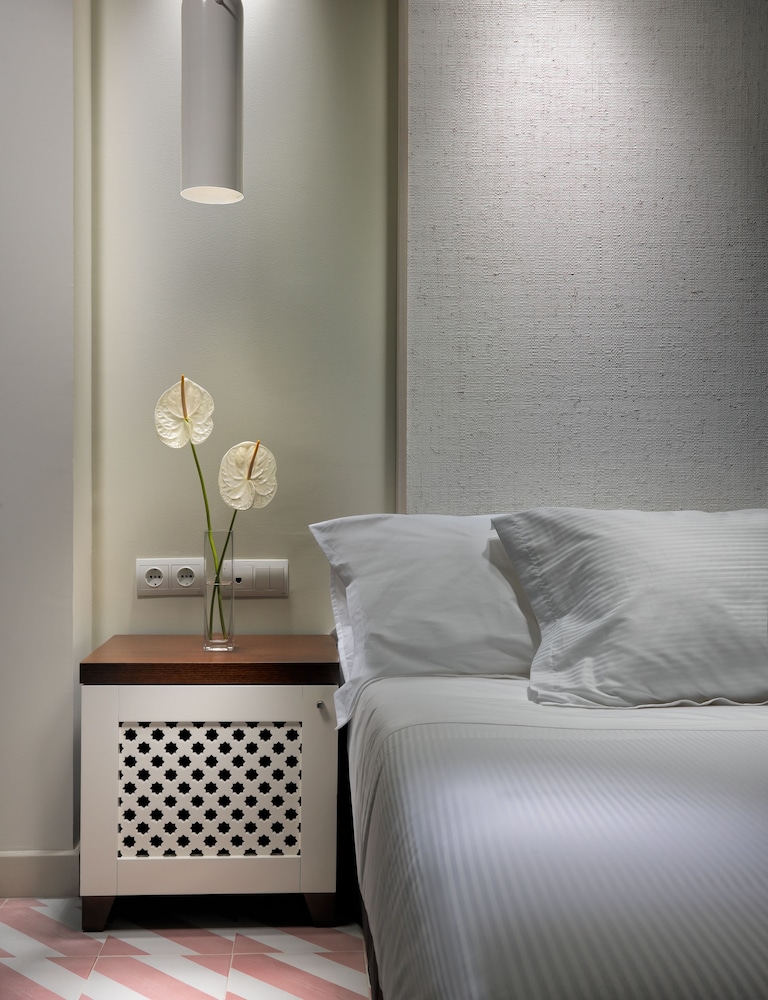 H10 Vintage Salou - Adults Only — Hotel rooms in Salou, Catalonia