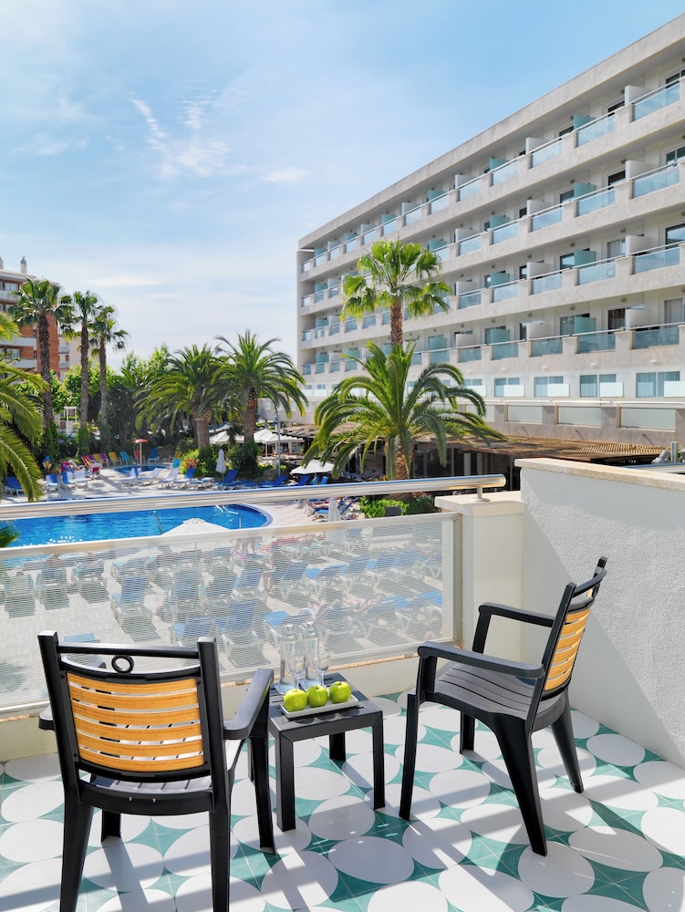 H10 Vintage Salou - Adults Only — Swimming pool in Salou, Catalonia