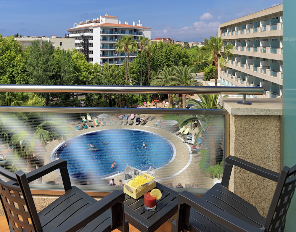 H10 Vintage Salou - Adults Only — Swimming pool in Salou, Catalonia