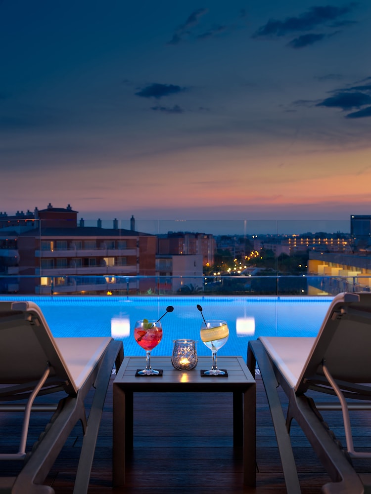 H10 Vintage Salou - Adults Only — Swimming pool in Salou, Catalonia