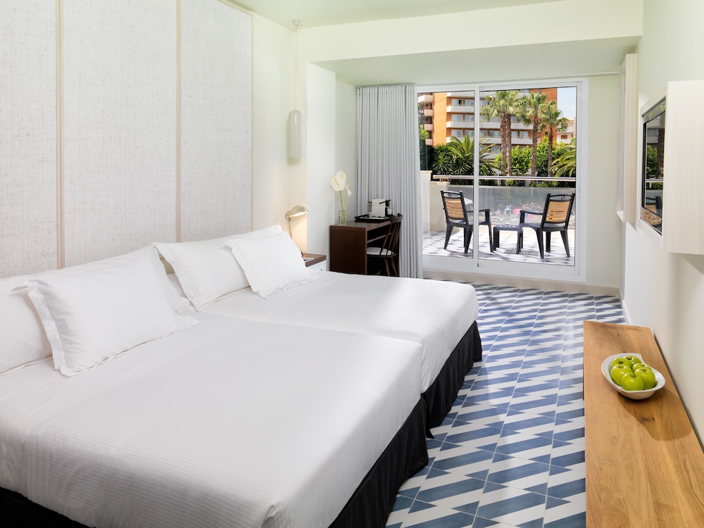 H10 Vintage Salou - Adults Only — Hotel rooms in Salou, Catalonia