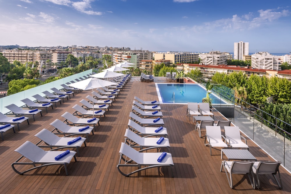 H10 Vintage Salou - Adults Only — Swimming pool in Salou, Catalonia