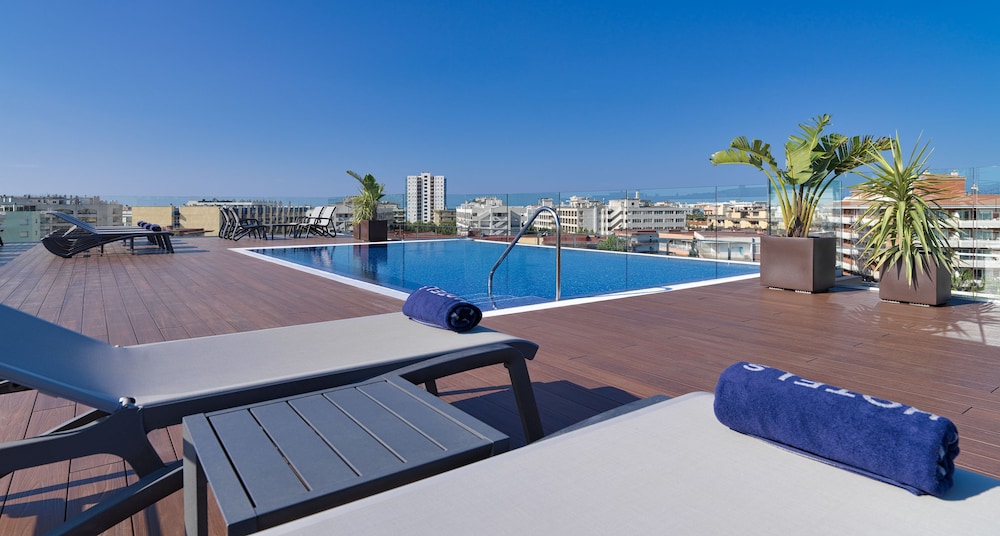 H10 Vintage Salou - Adults Only — Swimming pool in Salou, Catalonia