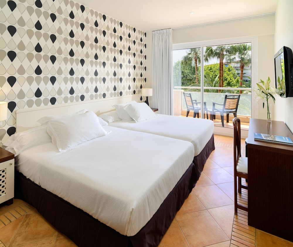 H10 Vintage Salou - Adults Only — Hotel rooms in Salou, Catalonia