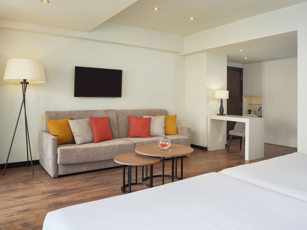 H10 Vintage Salou - Adults Only — Hotel rooms in Salou, Catalonia