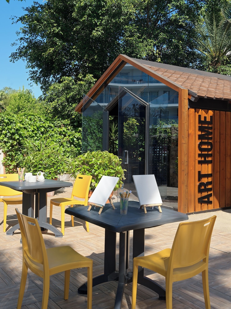 H10 Vintage Salou - Adults Only — Restaurant & bars in Salou, Catalonia