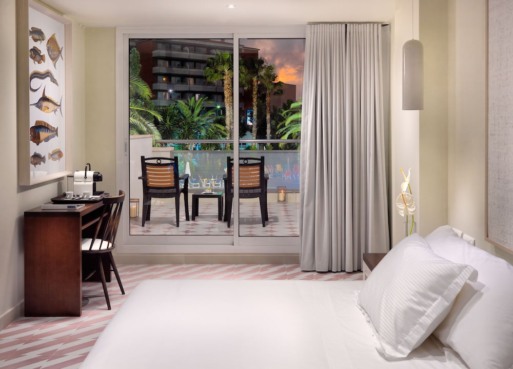 H10 Vintage Salou - Adults Only — Hotel rooms in Salou, Catalonia