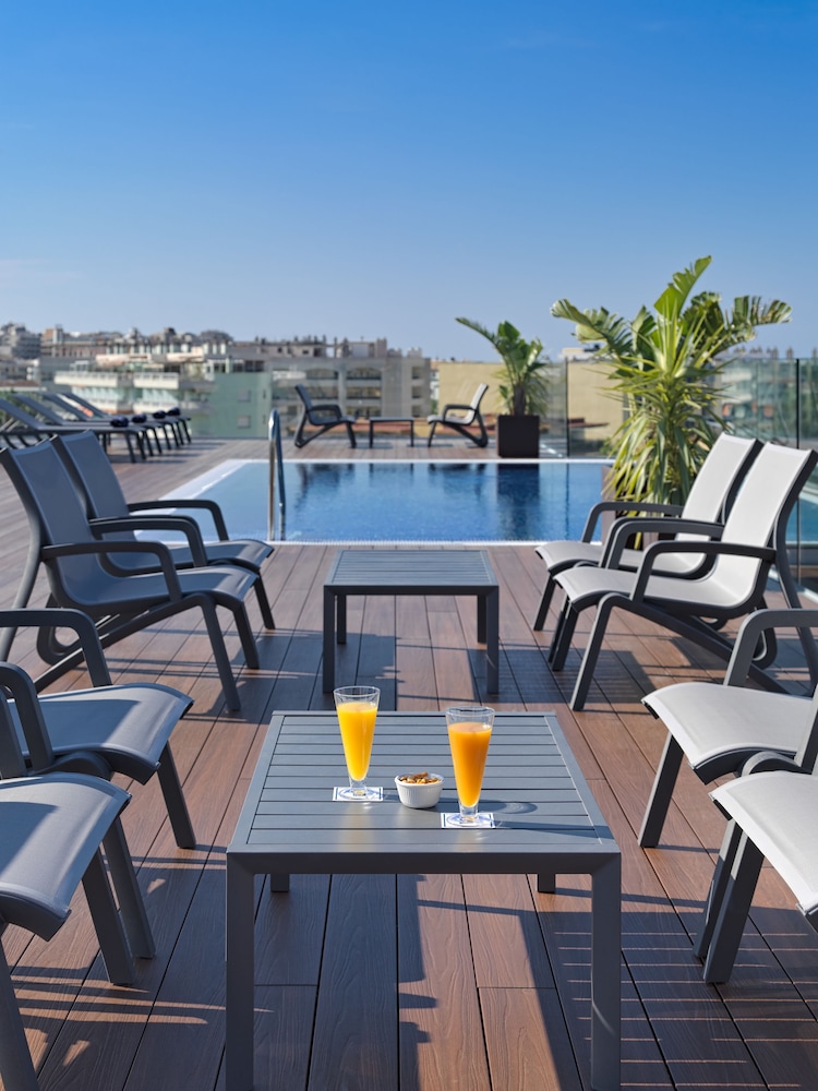 H10 Vintage Salou - Adults Only — Swimming pool in Salou, Catalonia