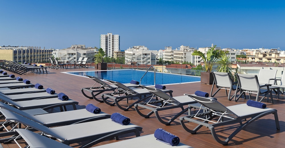 H10 Vintage Salou - Adults Only — Swimming pool in Salou, Catalonia