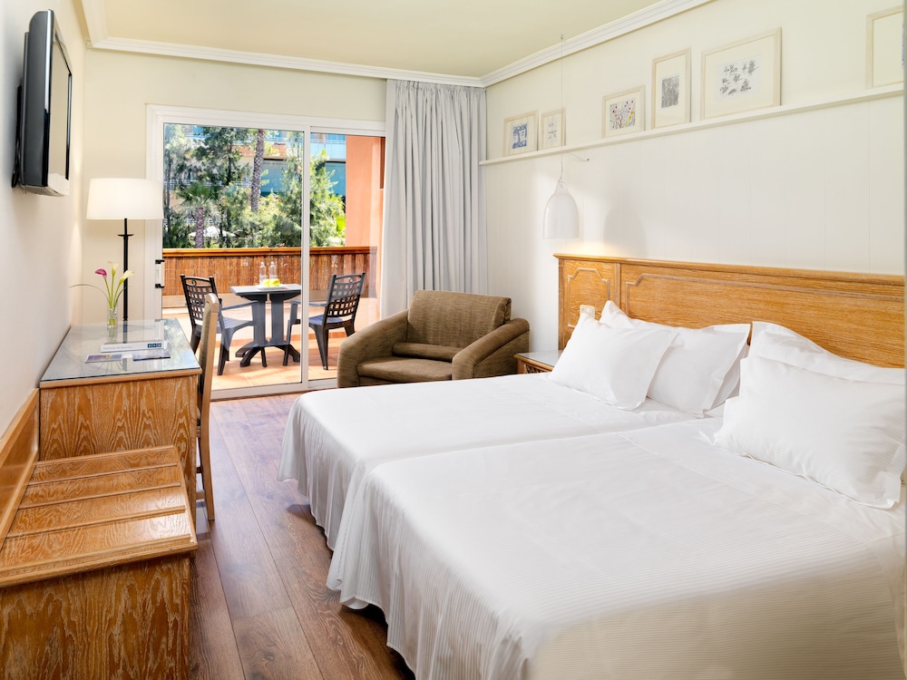 H10 Mediterranean Village — Rooms in Salou, Catalonia