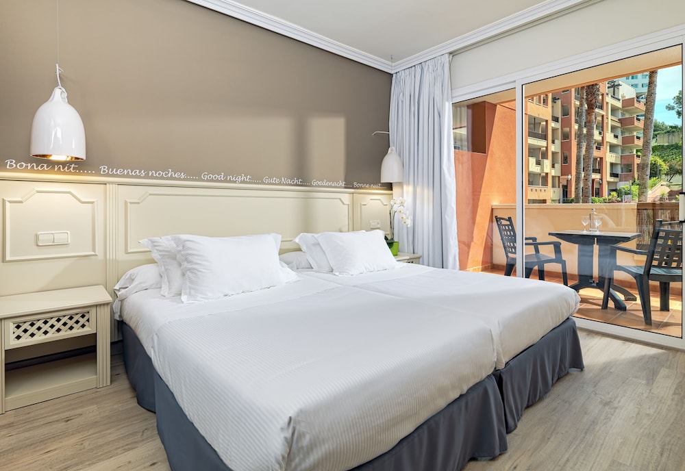 H10 Mediterranean Village — Rooms in Salou, Catalonia