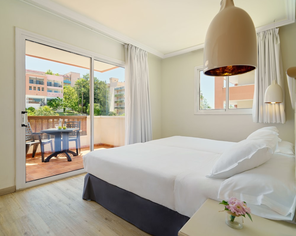 H10 Mediterranean Village — Rooms in Salou, Catalonia