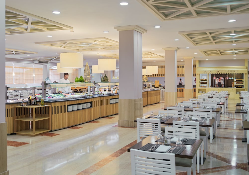 H10 Mediterranean Village — Restaurant in Salou, Catalonia