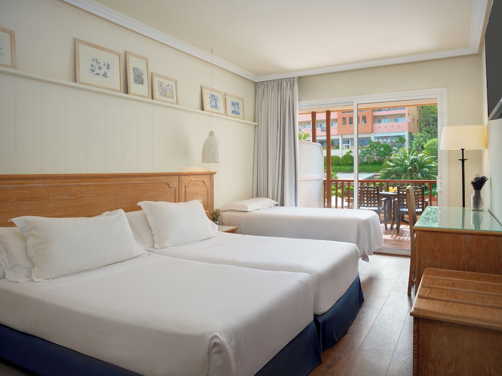 H10 Mediterranean Village — Rooms in Salou, Catalonia