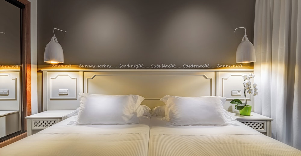 H10 Mediterranean Village — Rooms in Salou, Catalonia