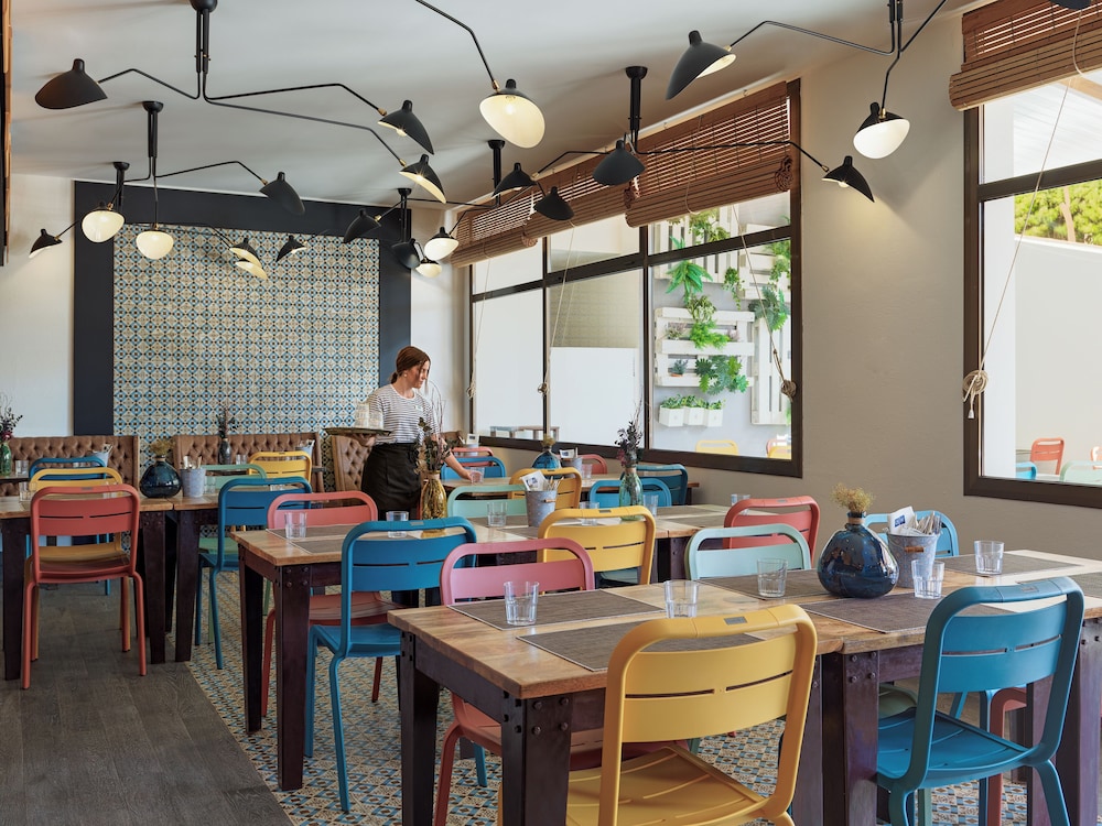 H10 Mediterranean Village — Restaurant in Salou, Catalonia