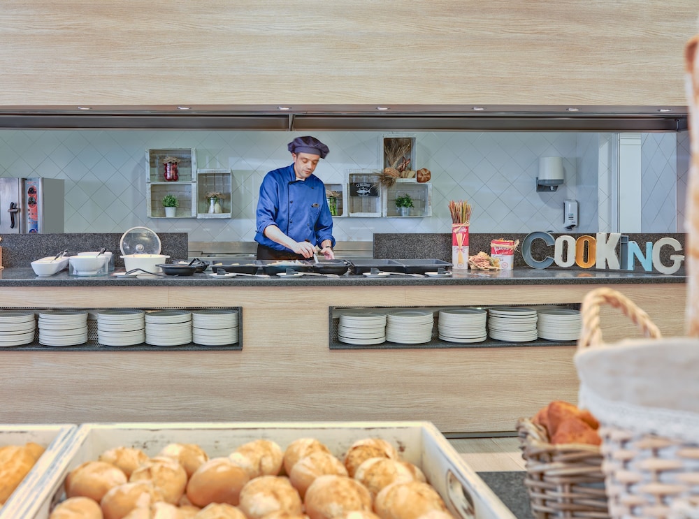 H10 Mediterranean Village — Restaurant in Salou, Catalonia