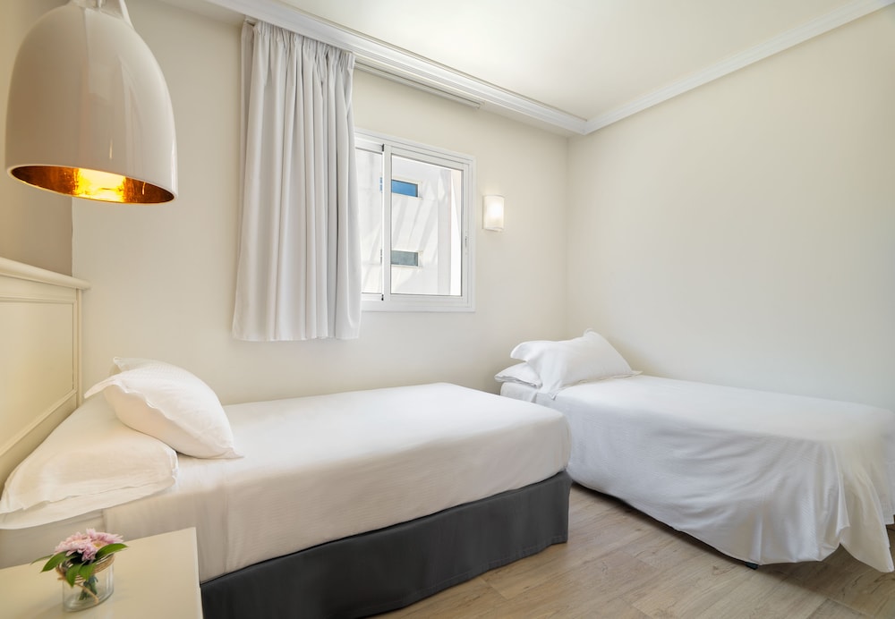 H10 Mediterranean Village — Rooms in Salou, Catalonia