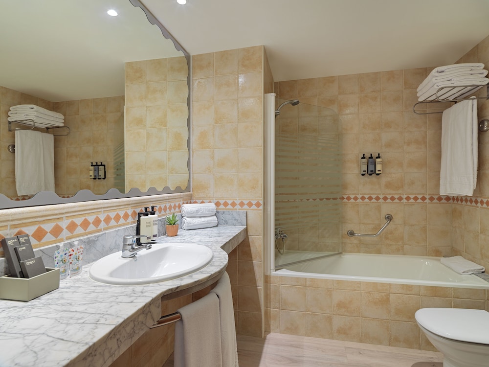 H10 Mediterranean Village — Rooms in Salou, Catalonia