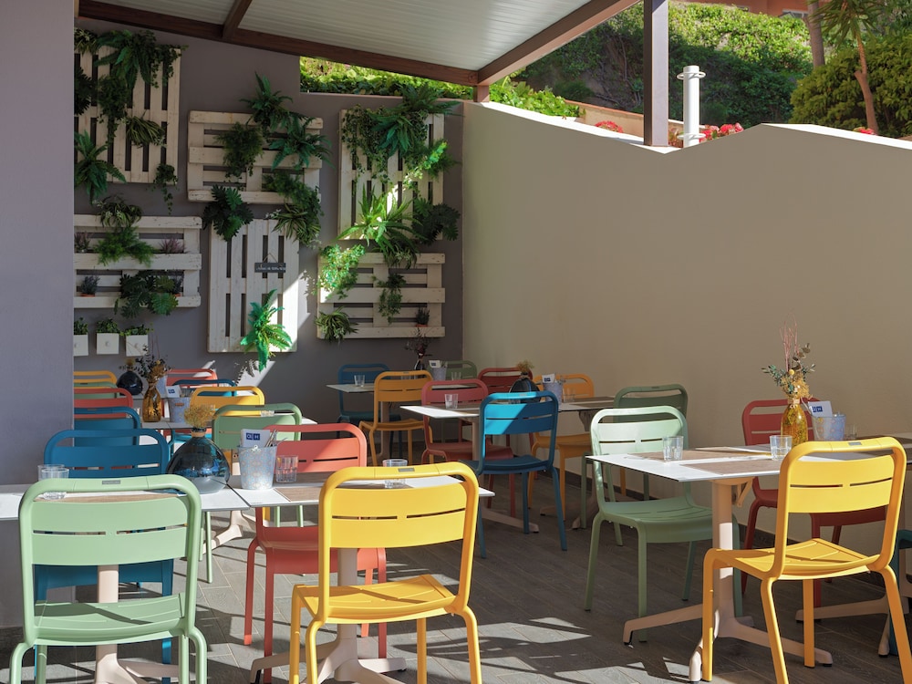 H10 Mediterranean Village — Restaurant in Salou, Catalonia