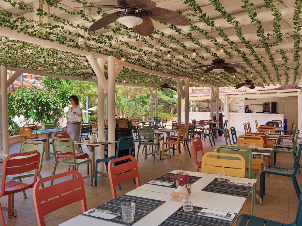 H10 Mediterranean Village — Restaurant in Salou, Catalonia