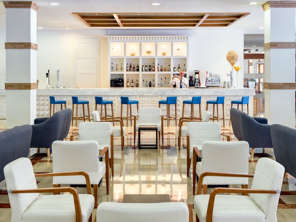H10 Mediterranean Village — Restaurant in Salou, Catalonia