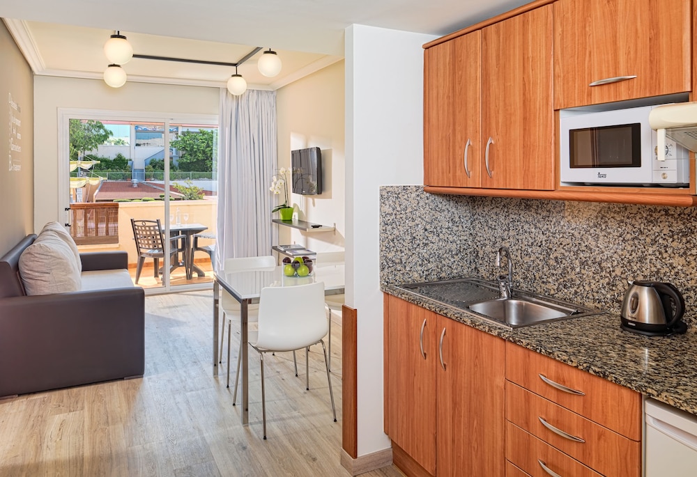 H10 Mediterranean Village — Rooms in Salou, Catalonia