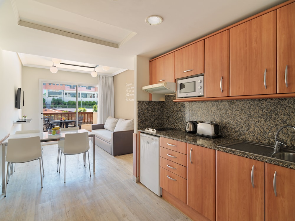 H10 Mediterranean Village — Rooms in Salou, Catalonia