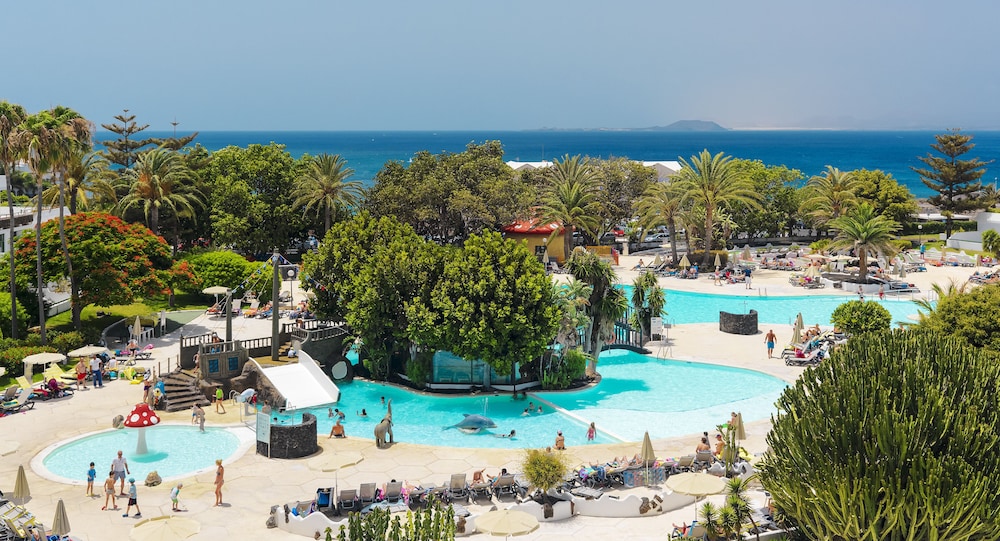 H10 Lanzarote Princess — Swimming pool in Playa Blanca, Canary Islands