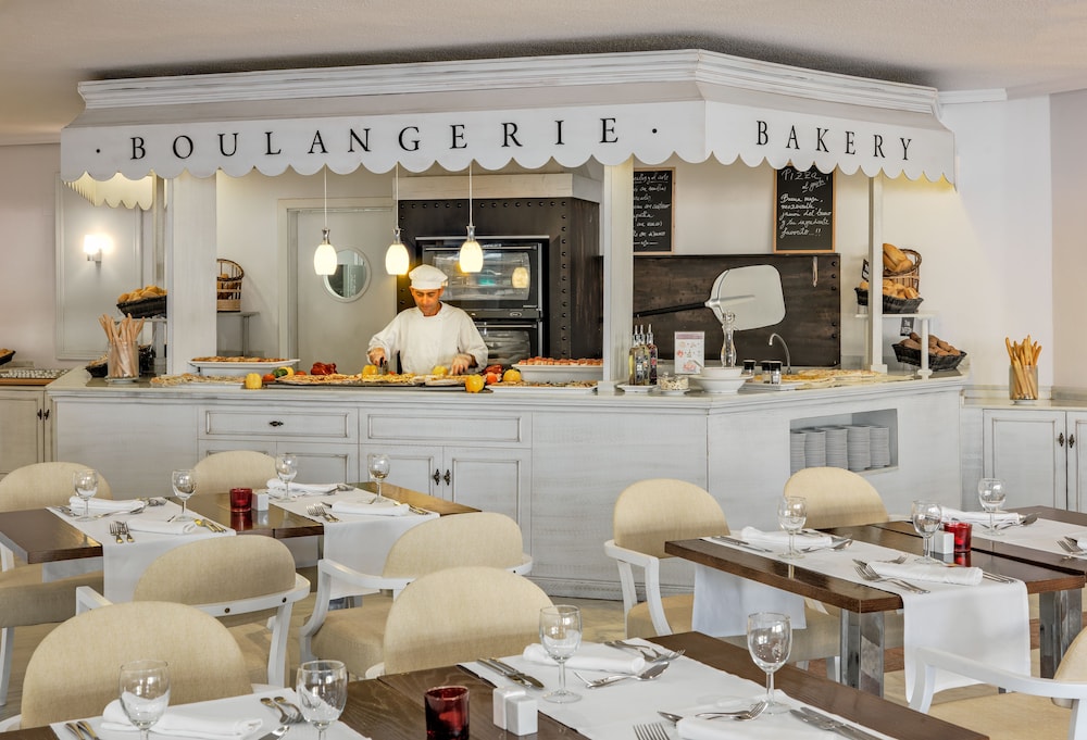 H10 Lanzarote Princess — Restaurant & bars in Playa Blanca, Canary Islands