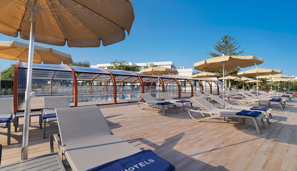 H10 Lanzarote Princess — Swimming pool in Playa Blanca, Canary Islands