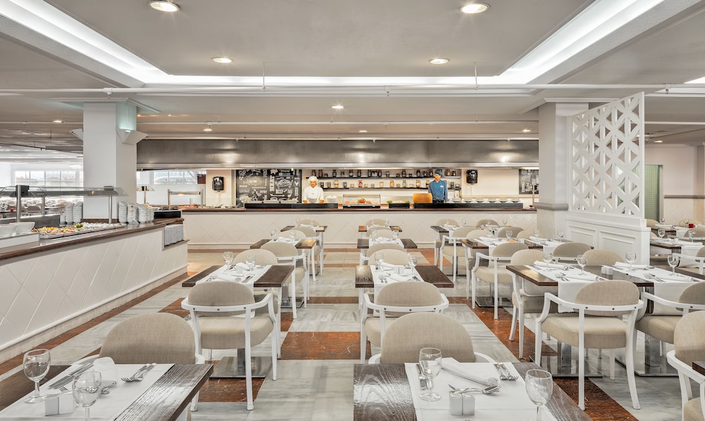 H10 Lanzarote Princess — Restaurant & bars in Playa Blanca, Canary Islands