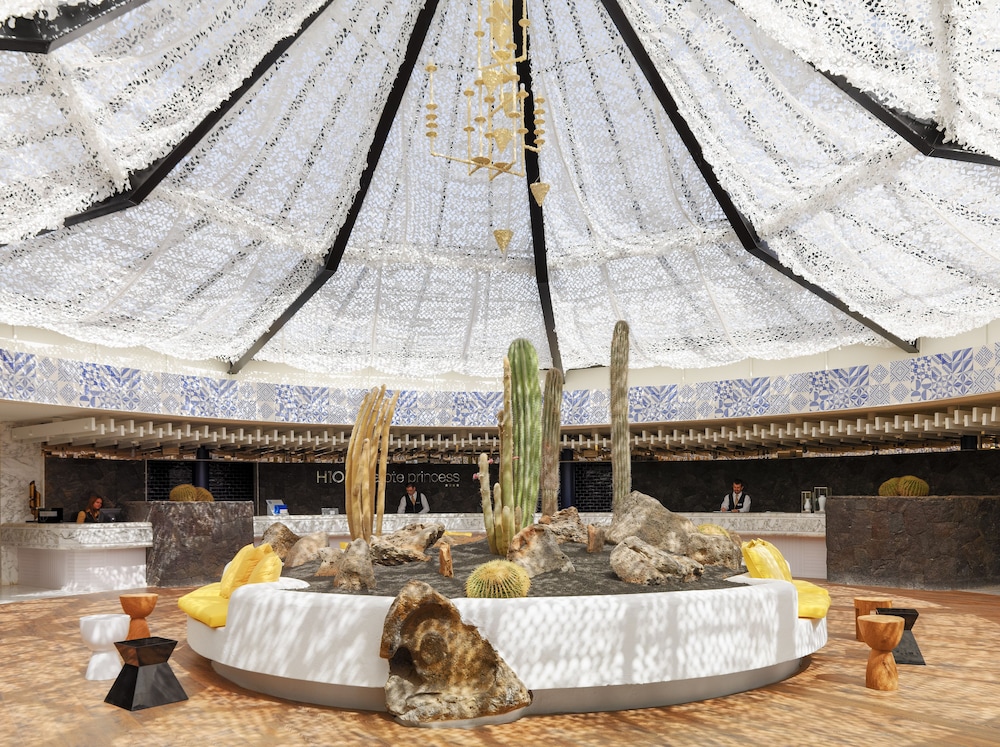H10 Lanzarote Princess — Hotel building in Playa Blanca, Canary Islands