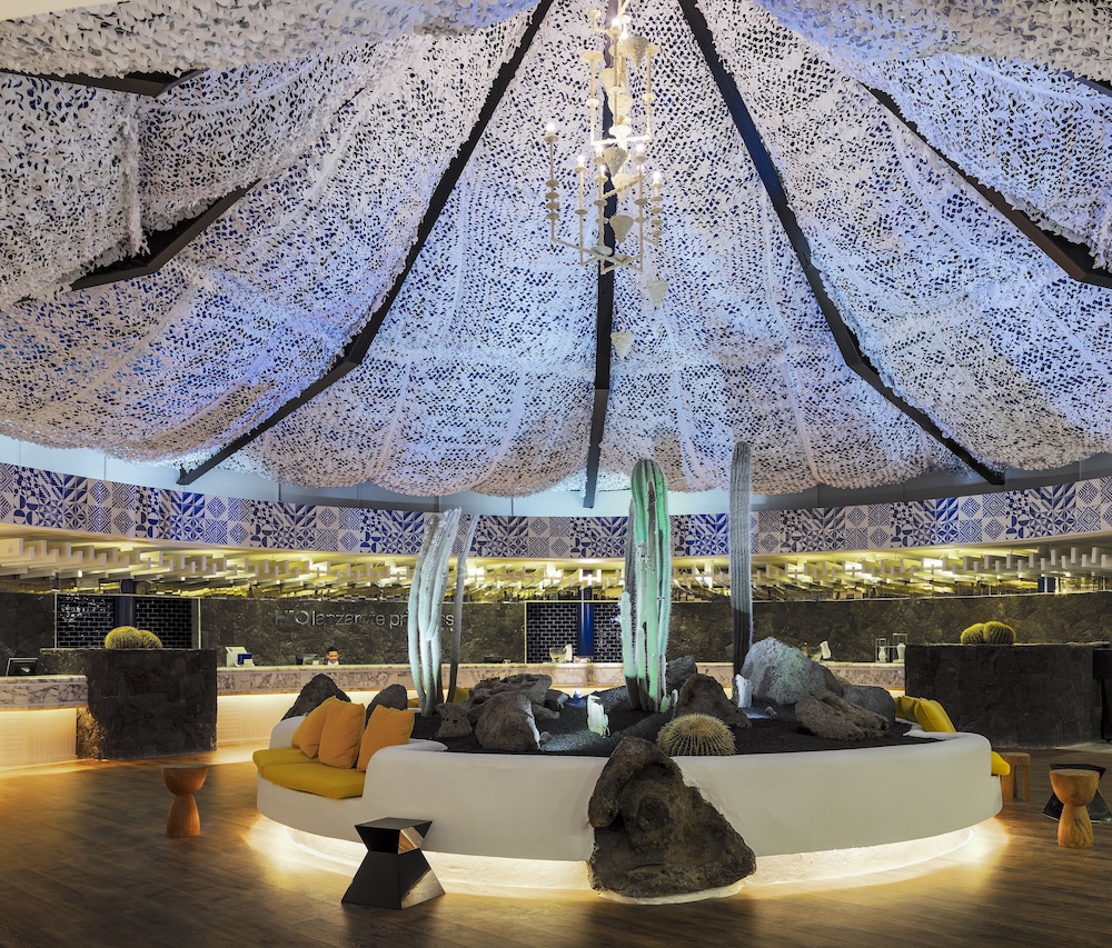 H10 Lanzarote Princess — Restaurant & bars in Playa Blanca, Canary Islands